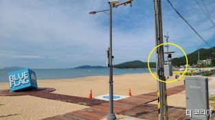 완도군은 신지 명사십리 해수욕장 이용 관광객 통계의 정확성을 높이기 위해 스마트 무인계측기 5대를 설치했다. (1).jpg