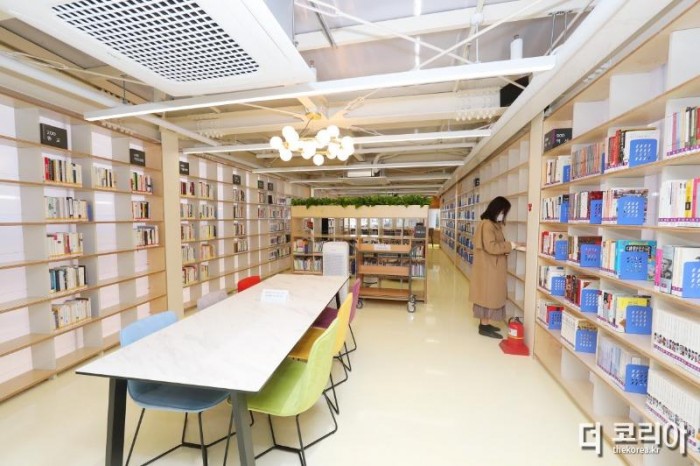 20220513[금천문화재단]책이든거리 작은도서관, ‘아기와 양육자를 위한 그림책 입문’ 운영(사진2).jpg