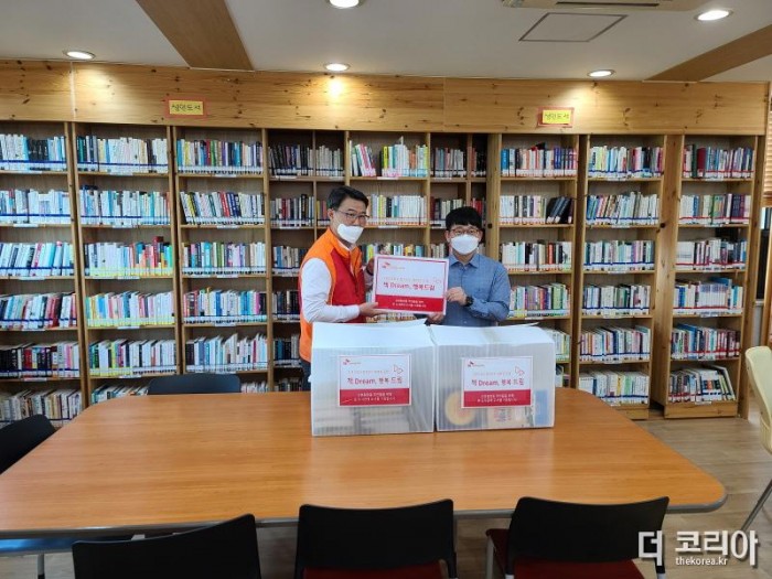 4SK인천석유화학, 신현원창동 ‘회화마을 작은도서관’에 도서 기증 .jpg