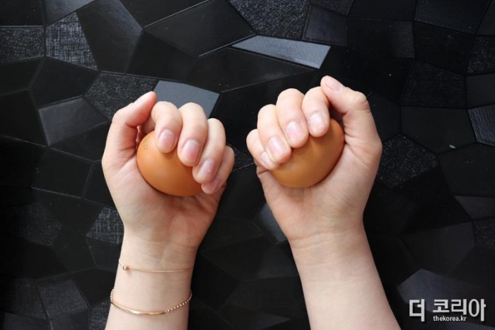 사본 -실금이 간 계란은 손으로 꽉 쥐었을 때 잘 깨짐1.jpg
