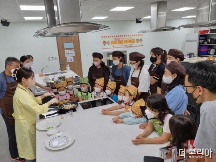 2022.6.24일자(연수구어린이급식관리지원센터, 연스토랑 글로벌레시피 요리교실 운영)(2).JPG