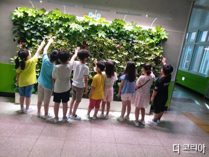 4 여수시, ‘맑은 공기 초록학교’ 바이오월 설치 지원.jpg