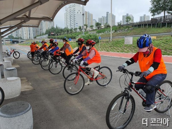 (0816) 자전거도 체계적으로 배우자 중랑구 자전거 교통안전체험장 운영 (1).jpg