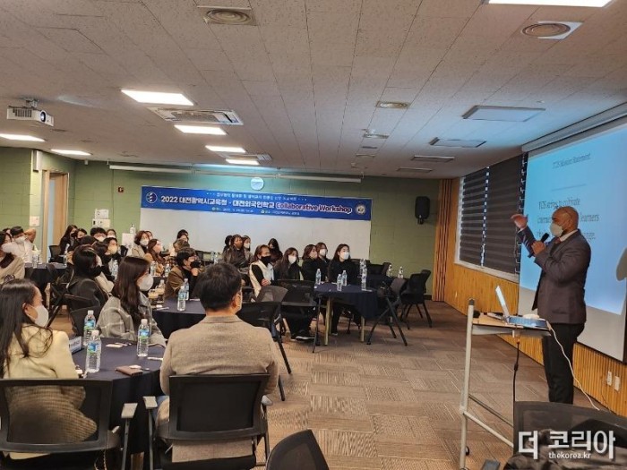 대전교육청-대전외국인학교(TCIS) 영어교사 협력 워크숍 개최(중등교육과) 사진1.jpeg