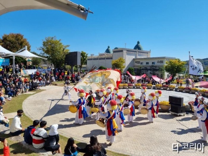 (붙임2) 2022 전라북도 거리극축제 노상놀이야 사진자료_임실1.jpg