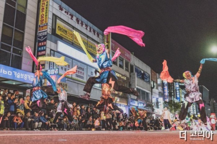 (붙임2) 2022 전라북도 거리극축제 노상놀이야 사진자료_부안1.jpg