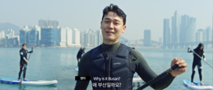 (사진2)부산 수영만에서 이형석씨(영어).jpg