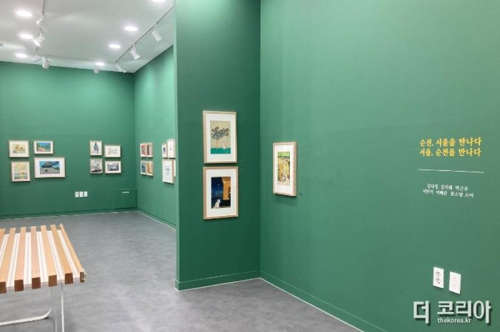 5.순천시립그림책도서관에서 열리고 있는 서울시립대 시각디자인대학원생들의 작품 전시.jpg