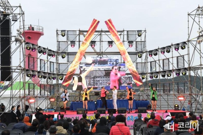 1-2.2019년 개최된 제10회 기장미역다시마축제 축제 현장.jpg