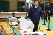 김산 무안군수, 22대 국회의원선거 사전투표소 최종 점검