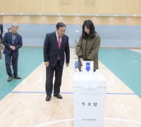 최민호 세종시장, 제22대 국회의원선거 투표소 현장 점검